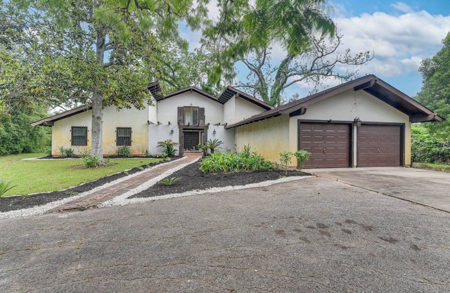 2 Mi to Dtwn: Spacious Angleton Home w/Courtyard!