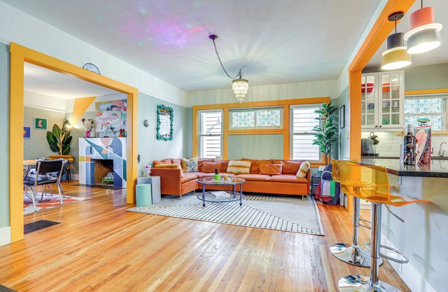 2 Mi to Golden 1 Center: Historic Home w/Deck!