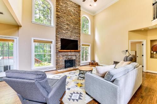 2 Mi to Lake Norman Home with Deck in Huntersville!