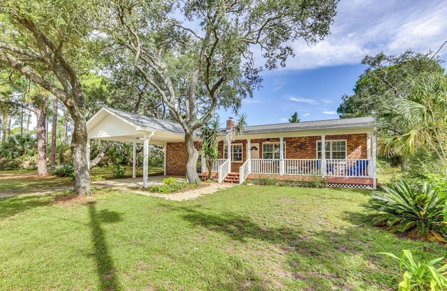 2 Mi to Mashes Sands Beach: Quiet Home w/Dock!