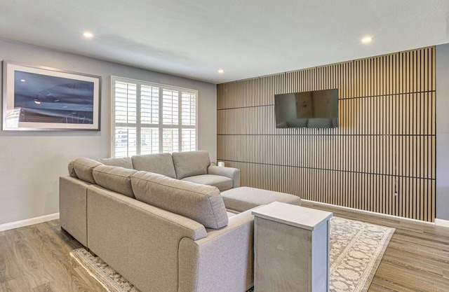 2 Mi to Old Town: Townhome w/Pool Access!