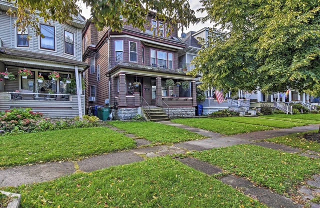 2 Mi to Peace Bridge: Victorian-style Apartment