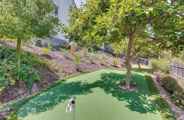 2 Mi to Rose Bowl Stadium: Mtn-view Gem w/Patio