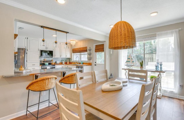 2 Mi to Shore Modern Retreat in Fort Walton Beach