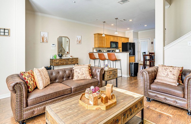 2 Mi to Texas A&M: Unit w/Pool & Hot Tub Access