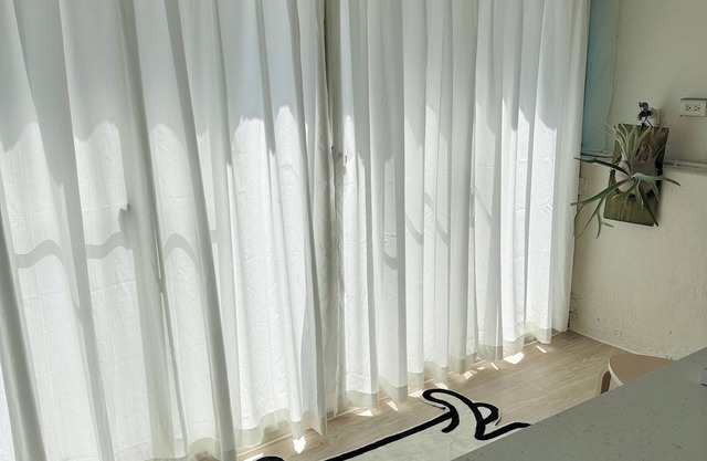 2-min walk MRT/High-speed Wi-Fi/55" smart TV/sunny balcony/Retro style