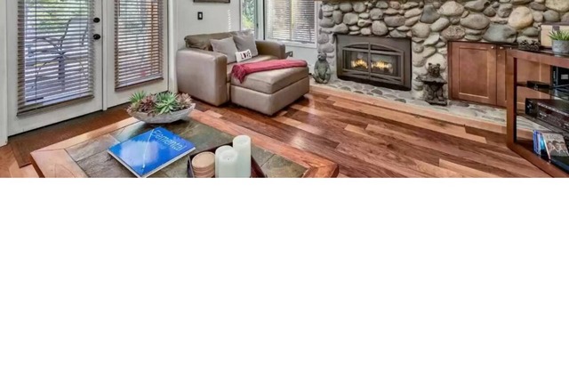 2 min Walk to Inline Beach! 8 min to ski resort! Incline Village Jacuzzi/sauna n