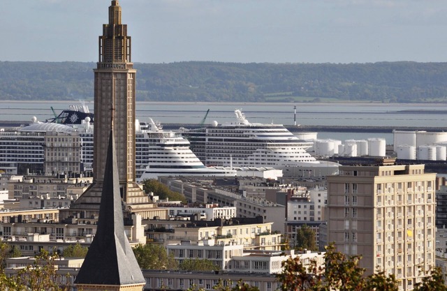 2 minutes from Le Havre beach.