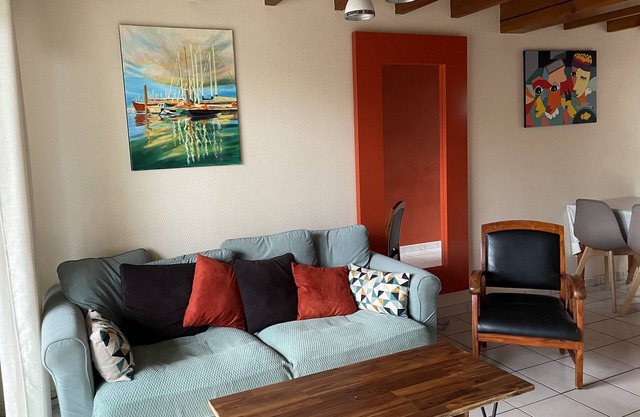 2 mn walk from Nauzan beach, 2bed house, terraces, parking, WIFI, enclosed garden