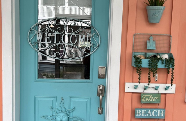 2-night min for scallop season! Steps to the pool and short drive to the beach!