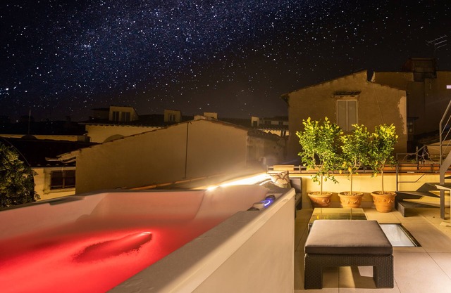 2 Private terraces with a hot tub to die for .Amazing views on the hills !