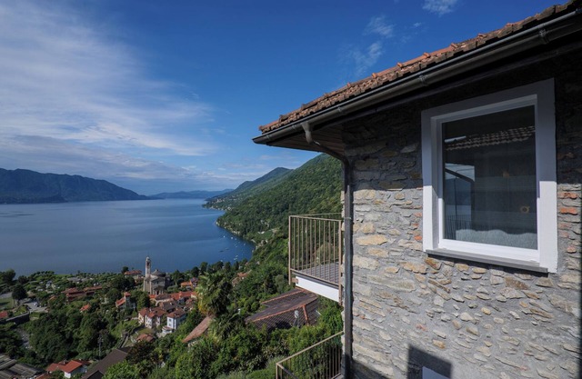 2-room apartment with balcony and dream lake view