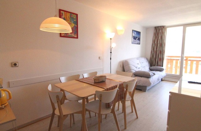 2-Room Apartment for 6, Near Slopes & Shops, Alpe d'Huez
