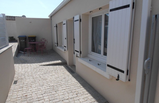 2 rooms 5 minutes from the sea