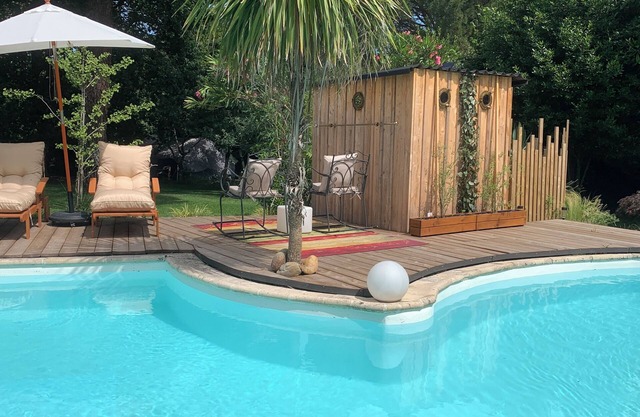 2 rooms on garden level with direct access to garden, swimming pool and barbecue