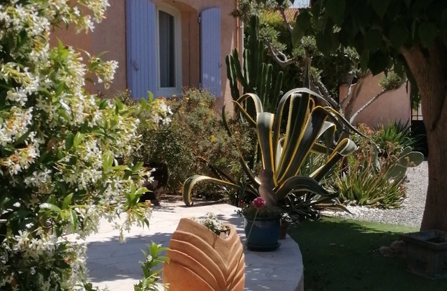2 rooms on garden level small charming house rated 3 stars
