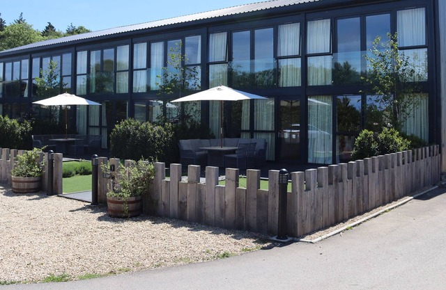 2 SEAGRY BARN @ NABLES FARM, family friendly in Upper Seagry