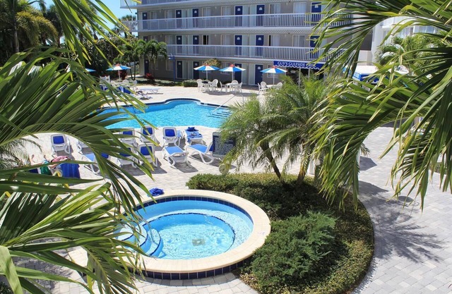 2 Seaside Rooms, Sunshine Bliss, 5 Onsite Swimming Pools