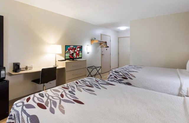 2 Spaces w/ Free Coffee in Lobby w/ Parking! Close to Mountain Life Museum, KY!