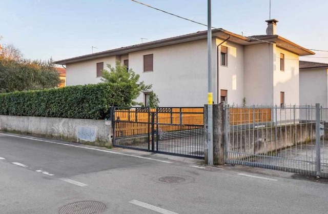 2 steps from Cassola Station to Venice and Bassano