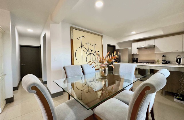 2 Story Condo, TJ, 3BDR, 3BR