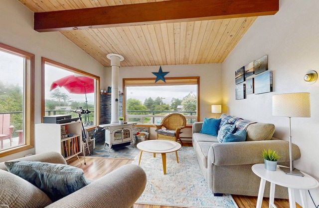 2-story dog-friendly home with deck, gas grill, woodstove & ocean views
