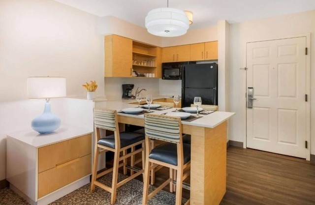 2 Suites - Relax in Convenience Close to NASCAR Hall of Fame and Carowinds
