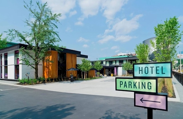 2 Trailer King Units! Outdoor Pool, Garden Terrace, & Fenway Theater!
