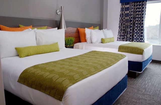 2 Two Bedrooms with 2 Queens and 1 King at The Kartrite Resort!