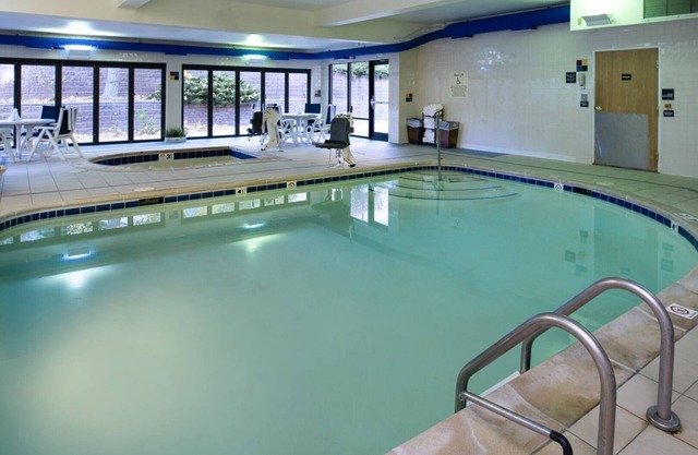 2 Units | Relax & Explore | Glenwood Stay near Hot Springs & Trails