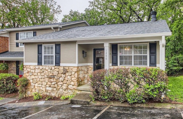 2 Units - Sleeps 16 - Mins. to Downtown/Airport