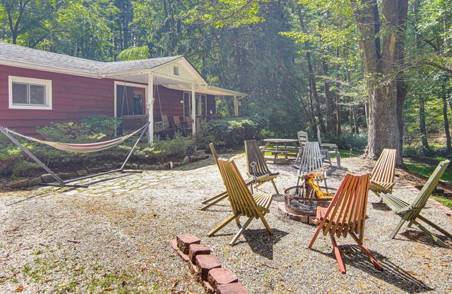 20-Acre Cabin w/Pond: 5 Mi to Biltmore Estate!