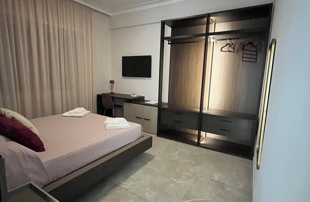 20 minutes from Piazza Venezia, new apartment in a commercial area