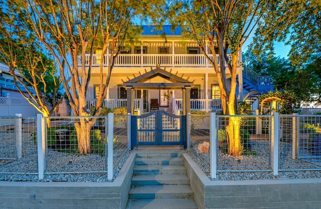 20% Off ThanksGiving Marble Falls Suite In Dwntwn