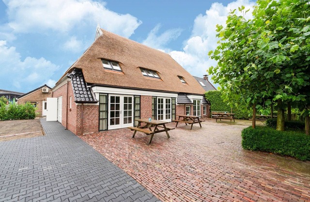 20 pax Farmhouse with sauna, hottub and pub