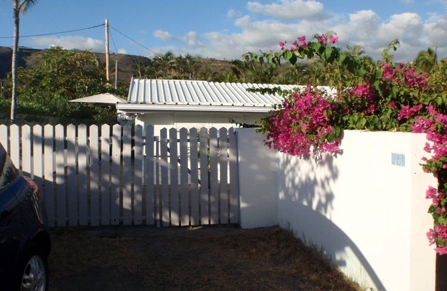 200 m from the lagoon, pretty F2/3 with outdoor space in a quiet area