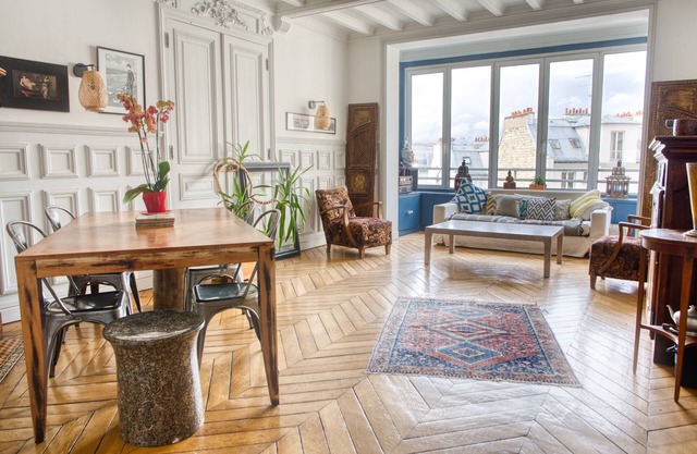 200 m² with views of the Sacre Coeur and the rooftops of Paris
