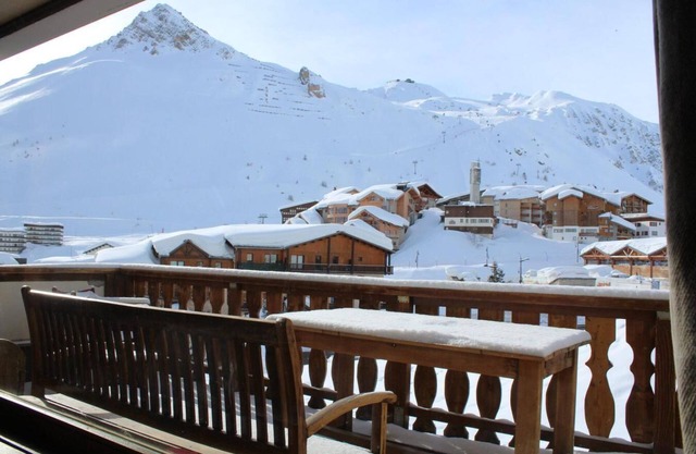 200m from resort center, view mountain, terrace, tv, ski locker, 70m², Tignes