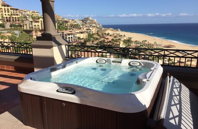 2025 & 2026 dates, Top Floor 330° Ocean View, Huge Private Deck w/Hot Tub