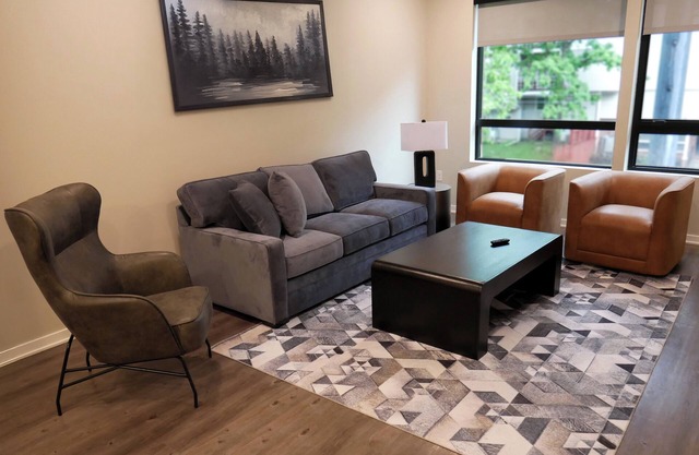 #205 Spacious Boutique Apt, Near UNMC, Blackstone, Midtown