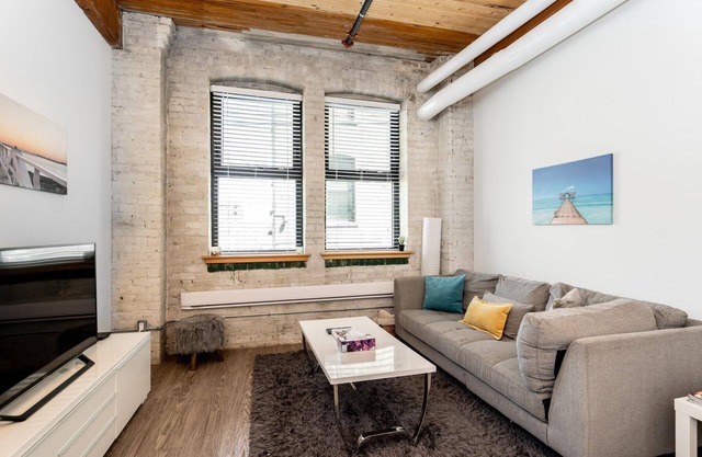 (209) Exchange District + Market Avenue + 2 Bdr + Warehouse Loft (139)