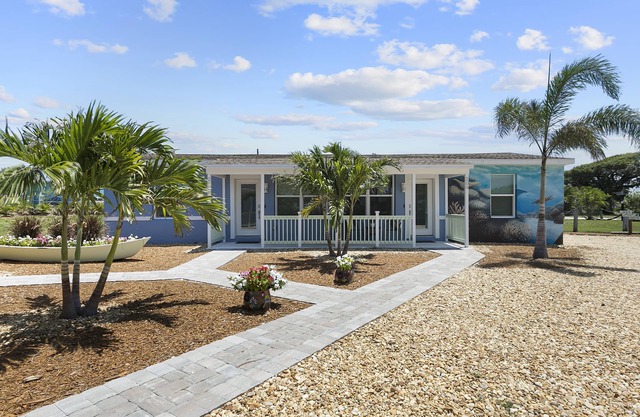 209 Turtle | 1 Block to Beach | Beach Gear!
