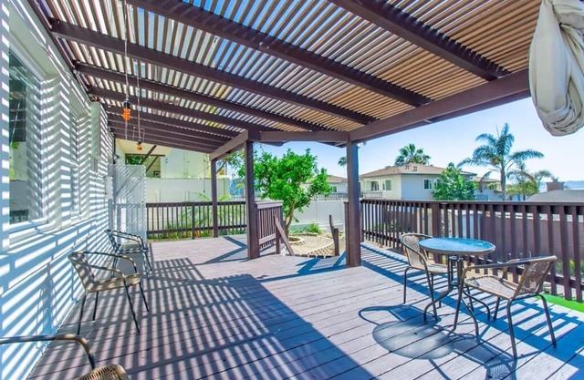 2330/B Comfy 2 bed dual master with Backyard!