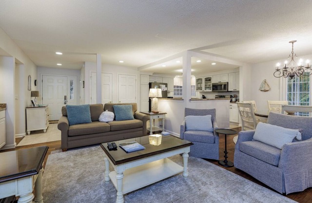 246 Evian Villas: Beautiful 2 Bedroom, Free Bikes, Pool, Tennis, Pet Friendly