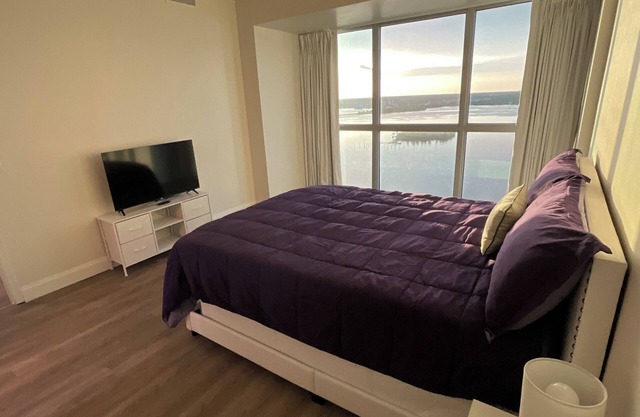 25 floors up. Endless views down.