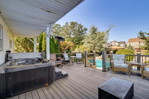 25 Mi to Powder Ridge Mtn Park Home with Hot Tub!