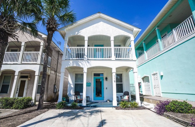 250 Steps to the Beach! 2 King Master Suites! Sleeps 10 and Close to 30A Dining!