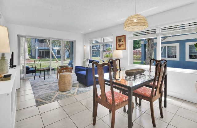 260B - Boca Retreat w/Pool, Parking, Near Evert Tennis & Shops