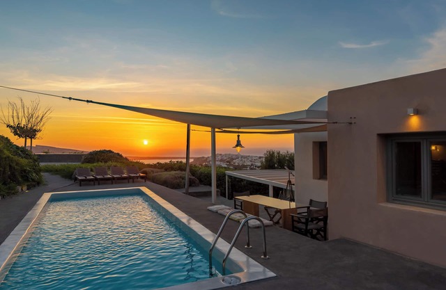 270 Oia's View House IV, Private Swimming Pool, outdoor Hot Tub, Sunset View