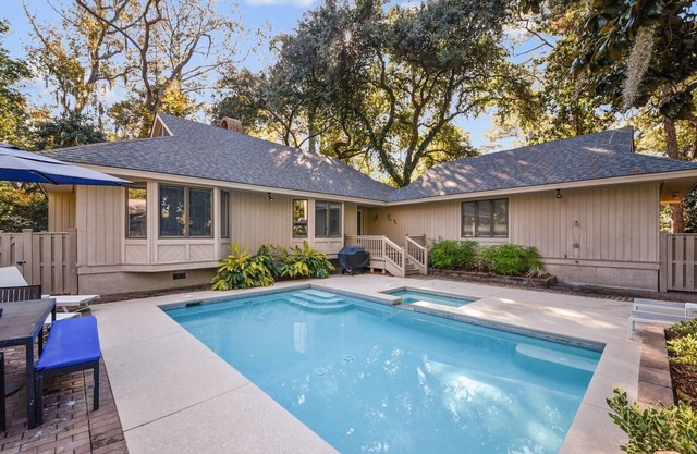 28 Battery Road ~ Pet Friendly | Short Walk to the Beach | Fenced Yard!